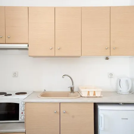 Liana Studios Apartment *