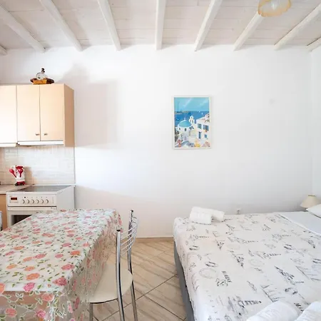 Liana Studios Apartment *